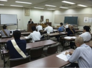 朗子会館にて。この｢福島だより 被災地の現実｣は、教化センター・社会活動部会の主催で行いました。